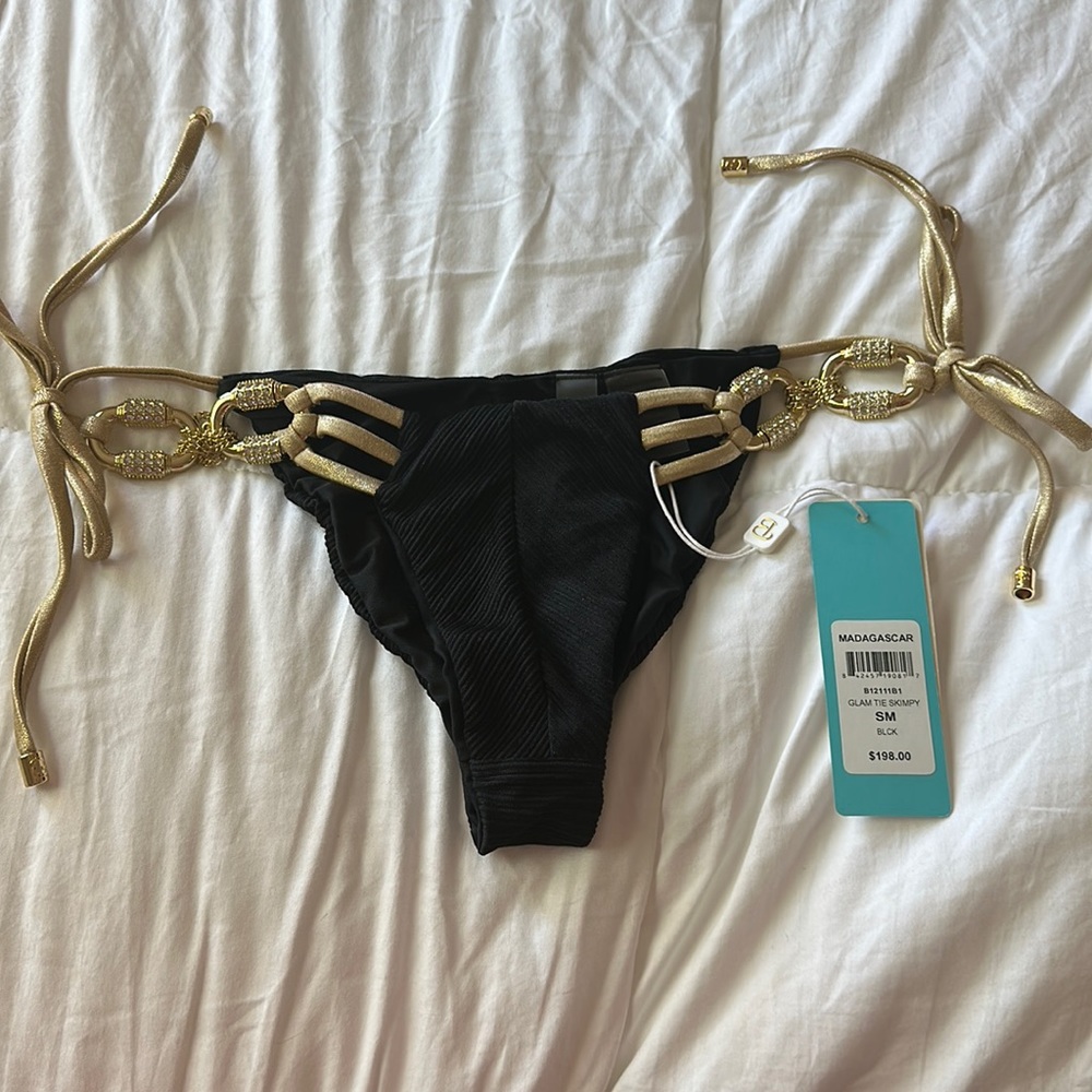Beach Bunny Madagascar Black bottoms size S